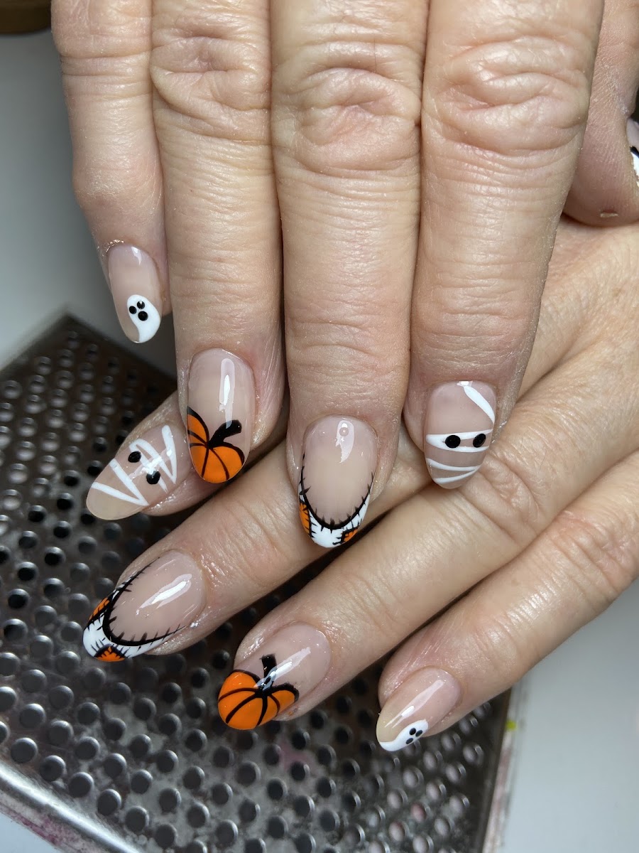 Queen nails work